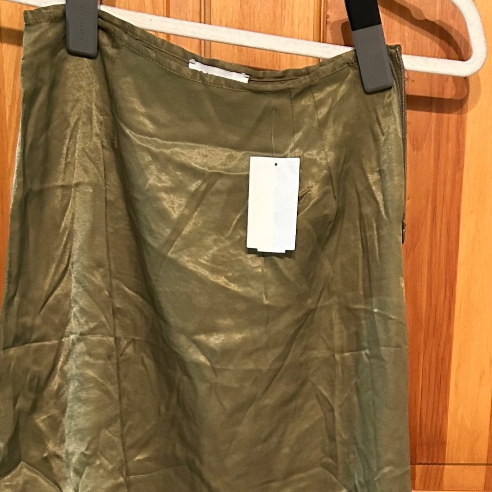 SK 29 NWT Topshop Olive Green Satin Asymetrical Skirt
